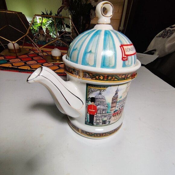 J. Sadler Porcelain Two Cup Teapot, Horseguards of the London Series Collection - Picture 2 of 11